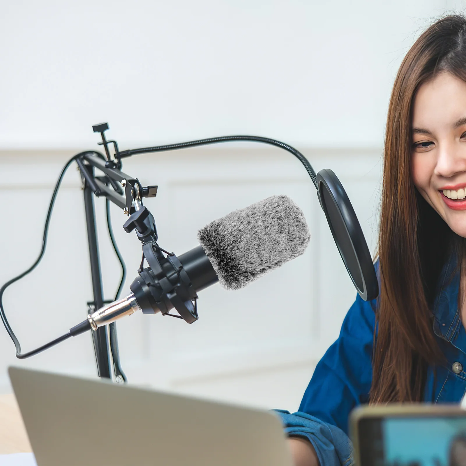 

Thickened Windproof Microphone Cover Universal Mic Protector for Ktv Live Streaming Outdoor Events Noise Reduction and Spray