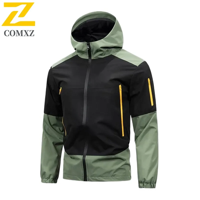 

COMXZ мужской плащ с несколькими карманами, водонепроницаемая ветрозащитная куртка для кемпинга и пешего туризма, 2025 дорожная дышащая ветровка, куртка