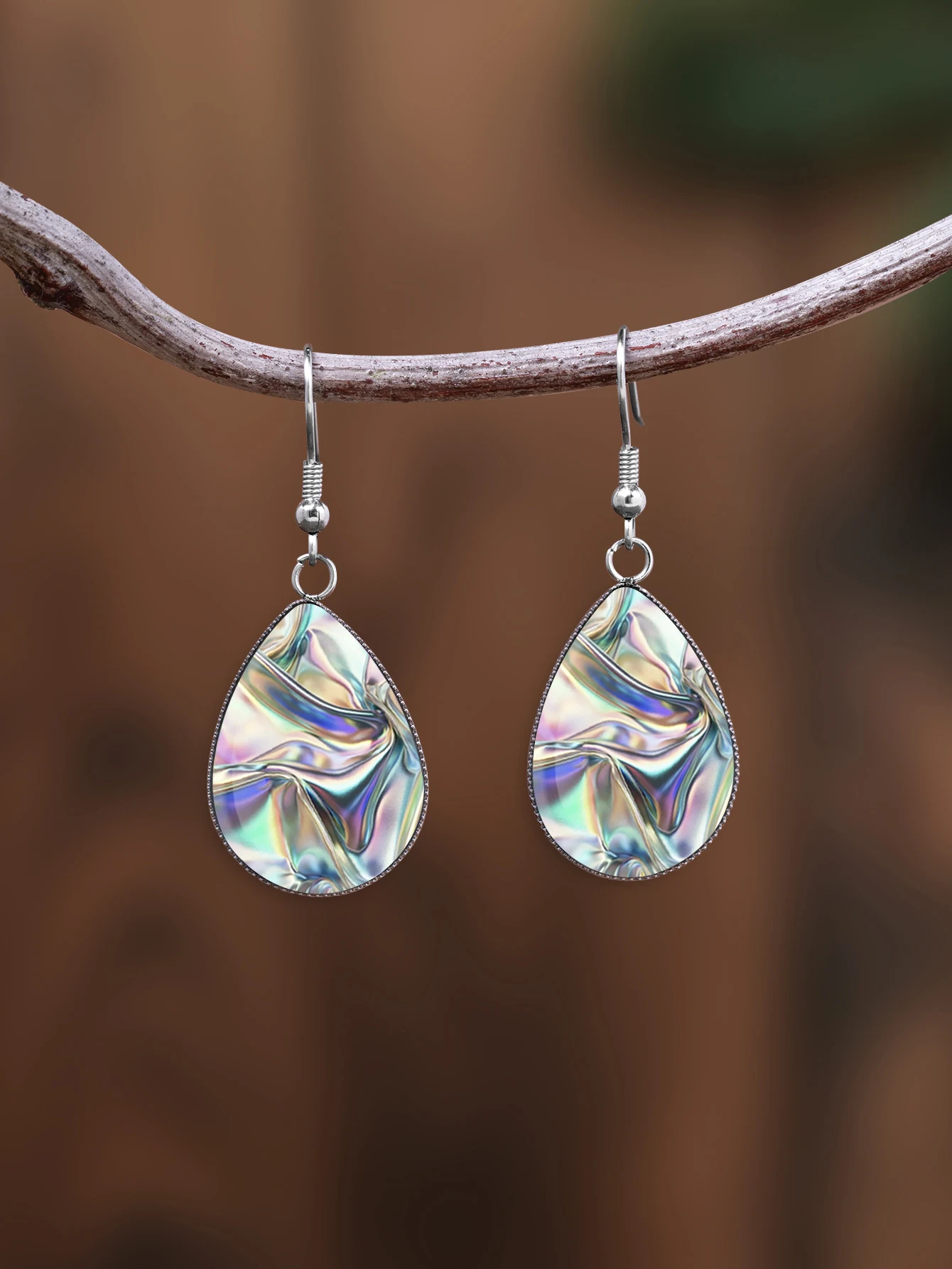 1 Pair of Iridescent Pleated Textured Pattern Earrings with Convex Glass and 316 Stainless Steel Water Drop Ear Hooks, Featuring an Elegant and Simple Style Suitable for Women to Wear Daily, on Vacation, or as a Gift