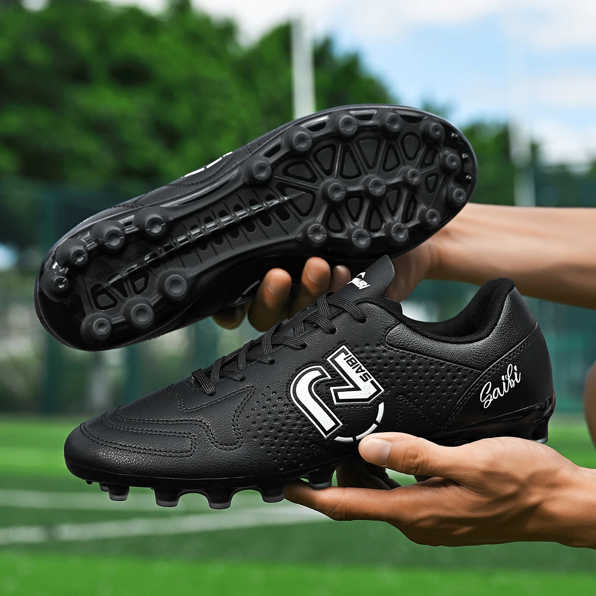 

Дышащие футбольные бутсы для мужчин, спортивная обувь для улицы с длинными шипами FG/AG, эффективно защищающая лодыжку.