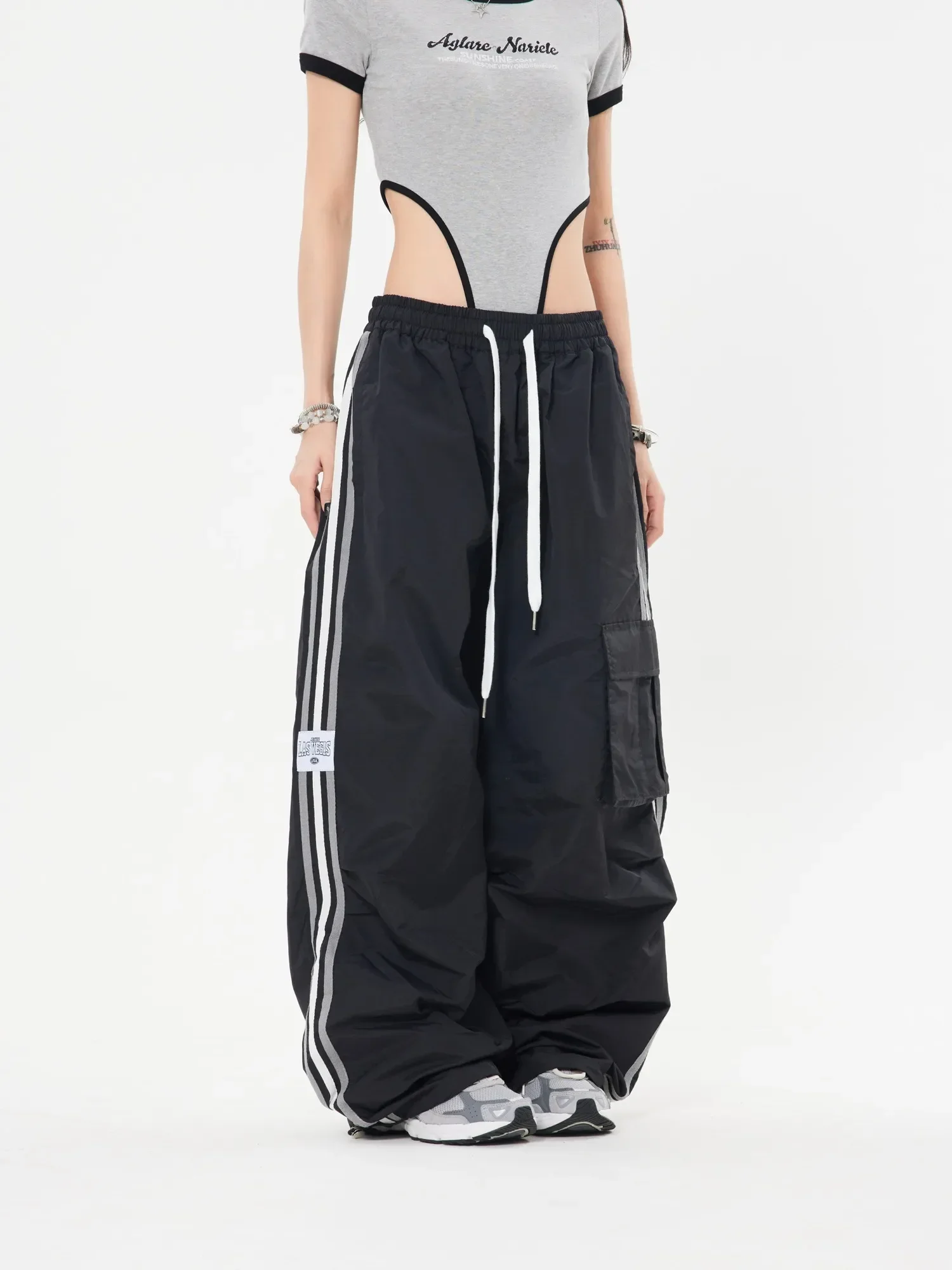 Y2K Women Streetwear Techwear Vintage Cargo Korean Oversized Parachute Pants Men Sweatpants Wide Leg Joggers Trousers Clothes