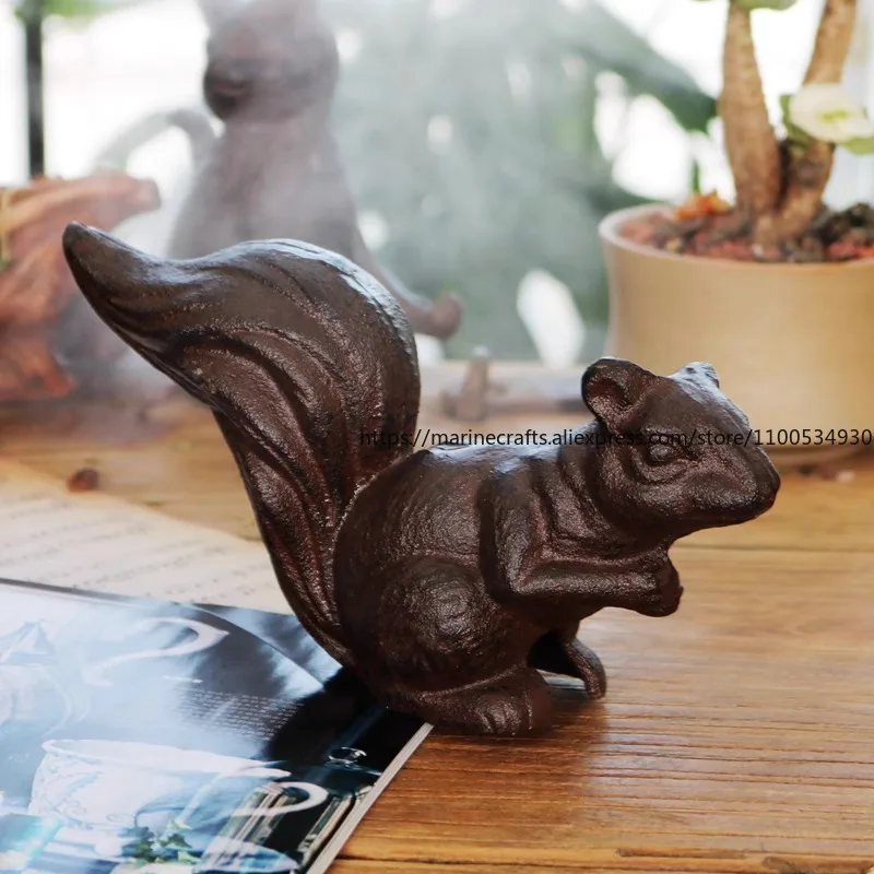

Cute Squirrel Gardening Iron Ornaments Garden Ornaments Home Courtyard Cast Iron Handicrafts Simulation Squirrel Ornaments