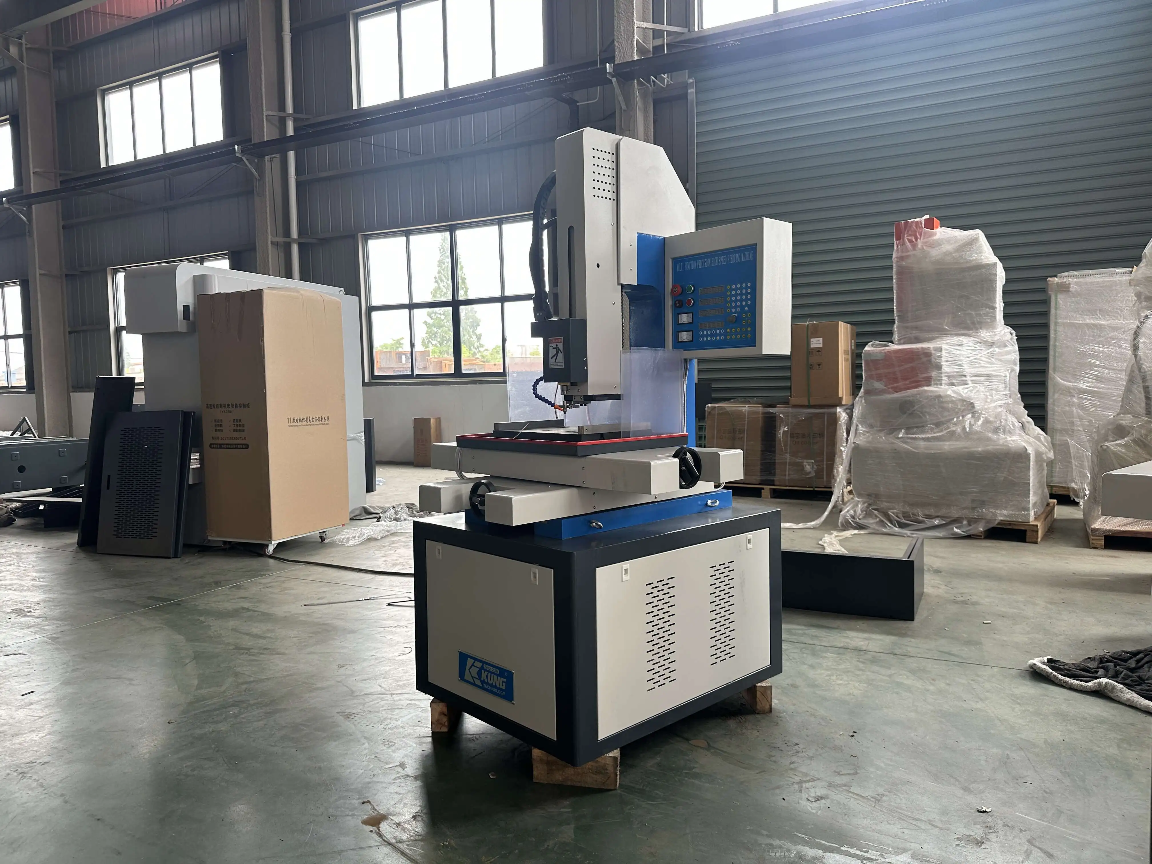DD703.30 فتحة صغيرة عالية السرعة Edm حفر CNC EDM الكهربائية Hine