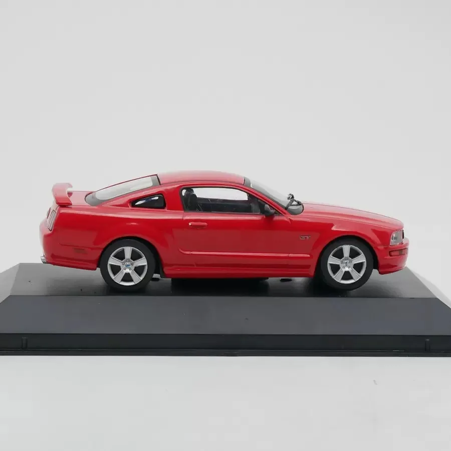 1:43 Scale Ford Mustang GT 2005 Alloy Car Model Collection Ornaments