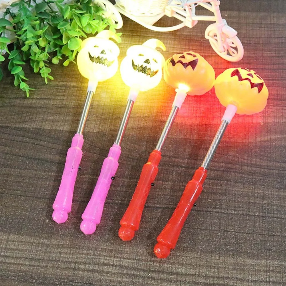 4 stuks LED Pompoen Handlantaarn Knipperende Sticks Lichtgevende Halloween Lantaarn Oplichtende Wand Cartoon Pompoen Stok Lantaarn Kinderen