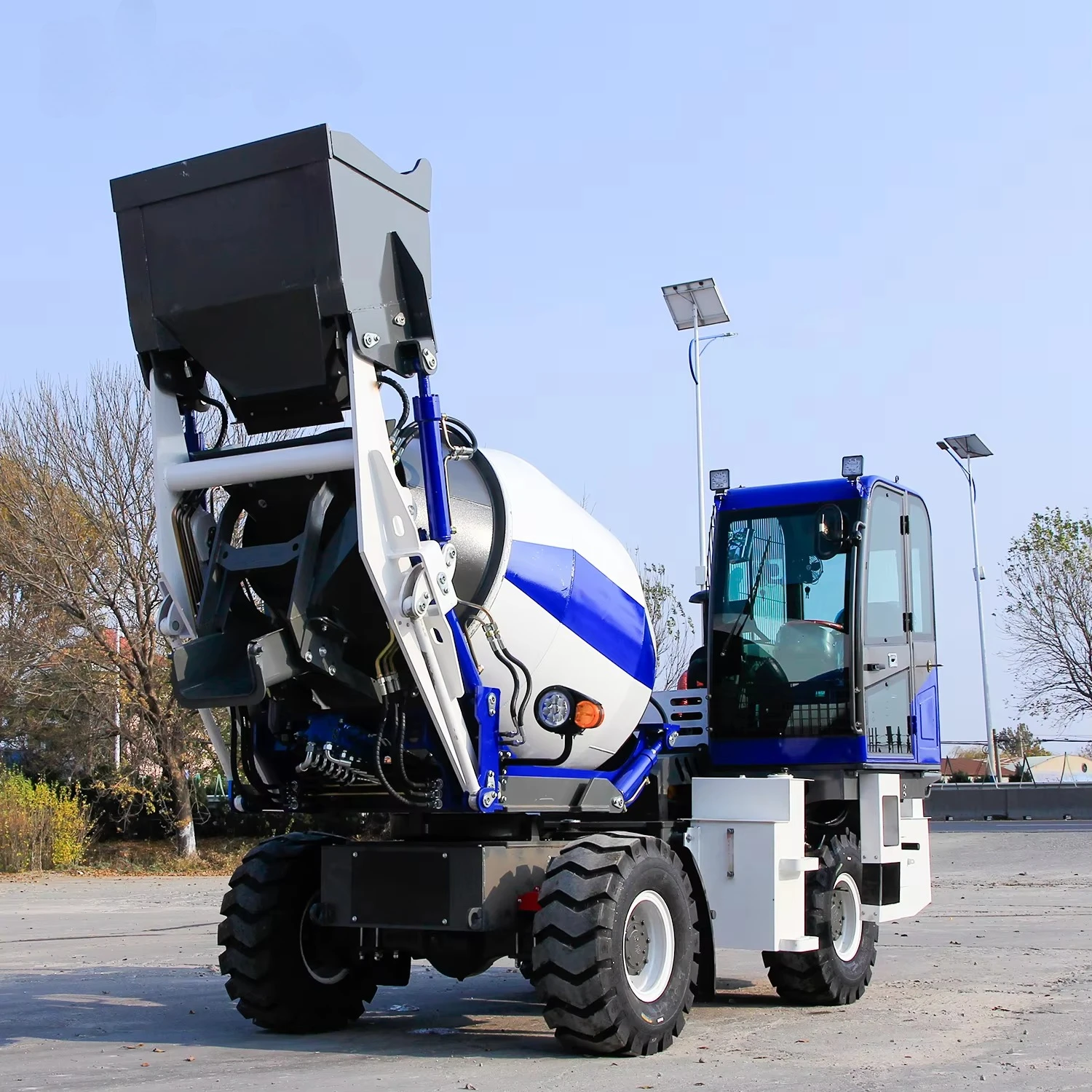 2.5 Cubic Multifunction Self-Loading Concrete Mixer Small Self-Loading Concrete Mixer Truck
