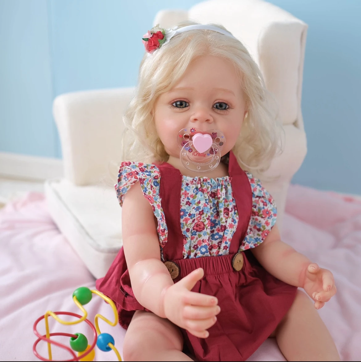 22-calowa lalka Reborn Yannik z miękkiego winylu, ręcznie robiona, luksusowe blond włosy, hiperrealistyczne szczegóły twarzy, realistyczne akrylowe oczy