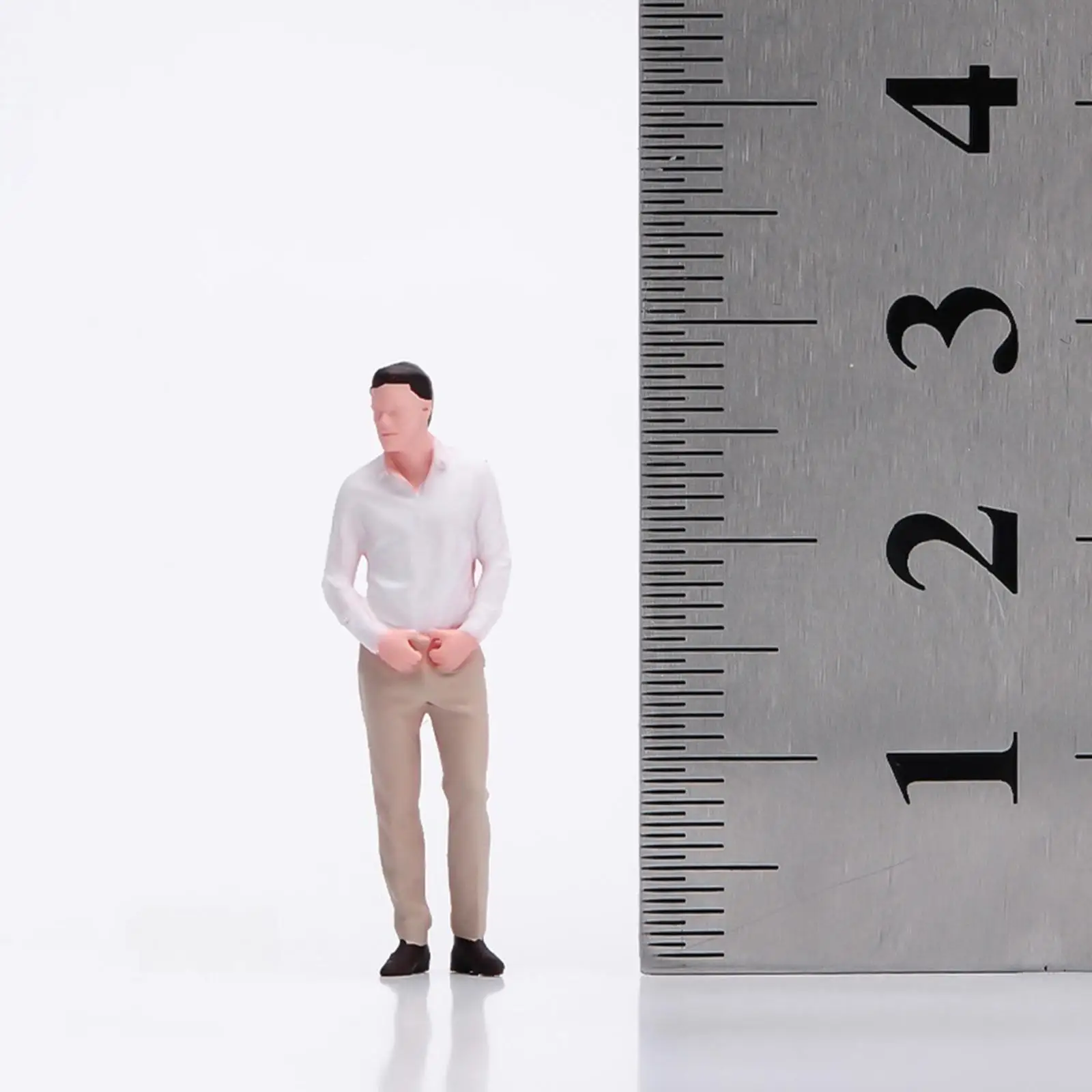 

Фигурка бизнесмена в костюме, масштаб 1:64, из смолы, для оформления железнодорожных макетов