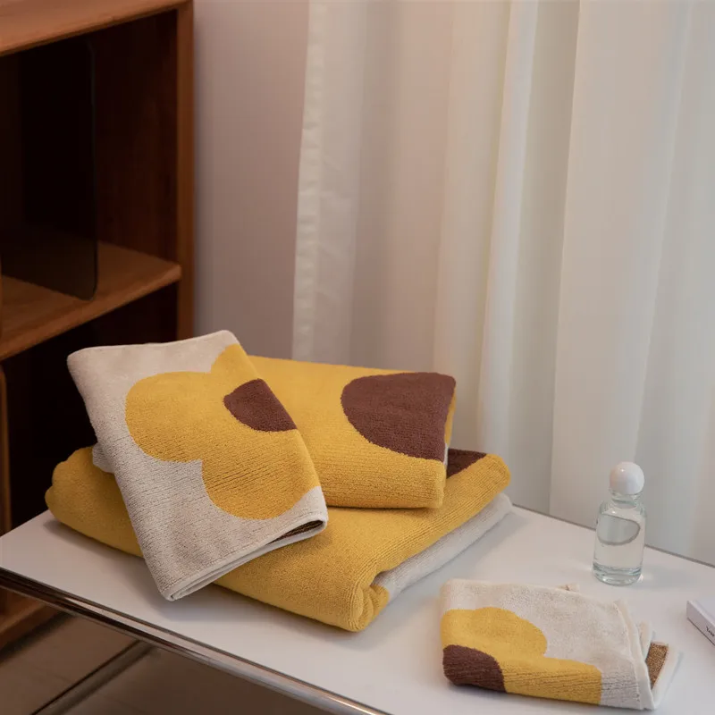 

4pcs Bath Towel Sets Three-color Sunflower Cotton Beach Towel Household Multipurpose Blanket Towel Swimming Towel Bathrobe Gift