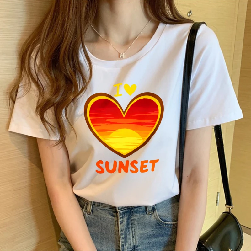 

Женская футболка с принтом и сердечком, футболка с короткими рукавами, красный закат, круглый воротник с принтом, летний повседневный топ в стиле отпуска