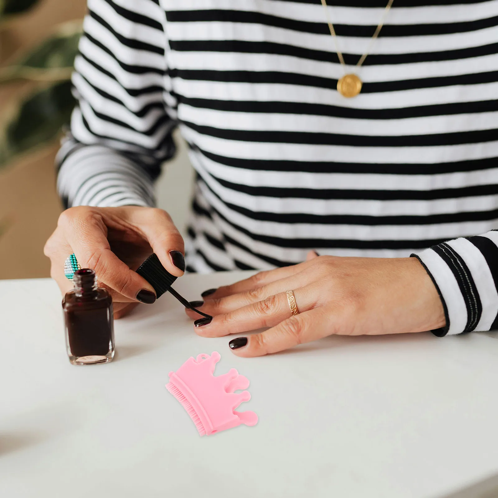 

Силиконовая кисть для ногтей, держатель для пальцев, подставка для ручек, маникюрный разделитель пальцев, ручка для лака для ногтей, инструмент, электрический маникюрный набор