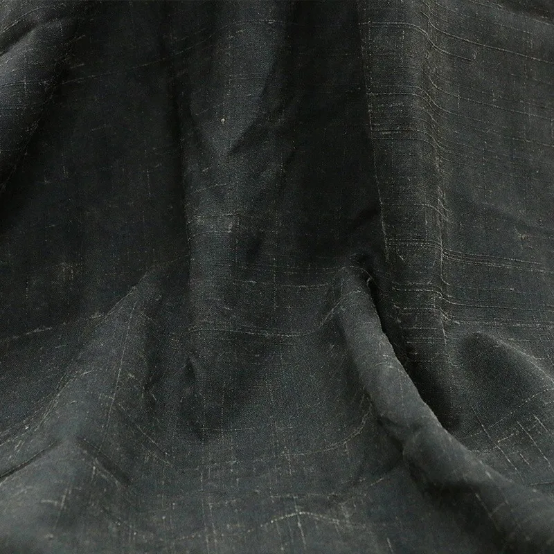 Ceci est un tissu de créateur avec un style wabi-sabi et un flair artistique en vieux chêne soie Xiangyunsha