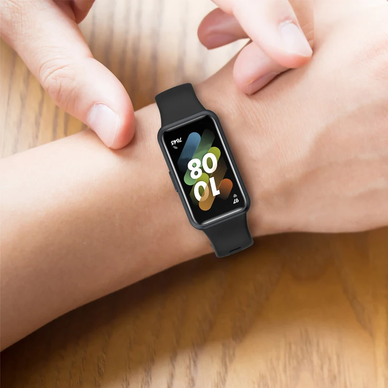 สายรัดซิลิโคนอ่อนนุ่มเหมาะสําหรับ Huawei Band 7 อุปกรณ์เสริมวงสมาร์ทวอทช์สร้อยข้อมือกีฬากันน้ําสําหรับสร้อยข้อมือ Huawei Band 7