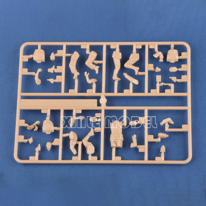 Trumpeter plastic assembly model kit 84409 German tank assembly crew 1/35