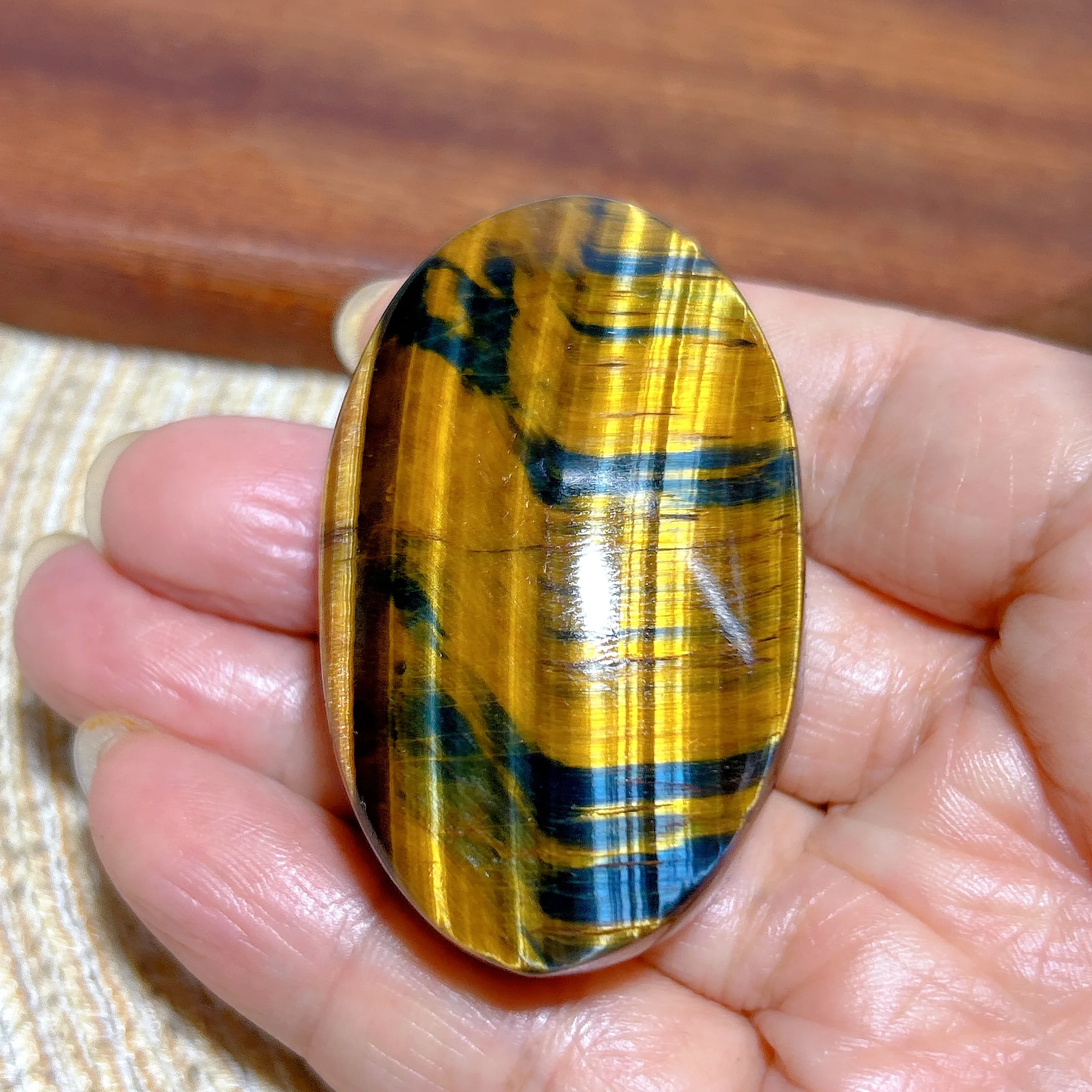 High Quality Natural Crystal Blue Golden Flashy Tiger Eye Palm Polished Healing Reiki Mineral Energy Home Decorations Gift view 5