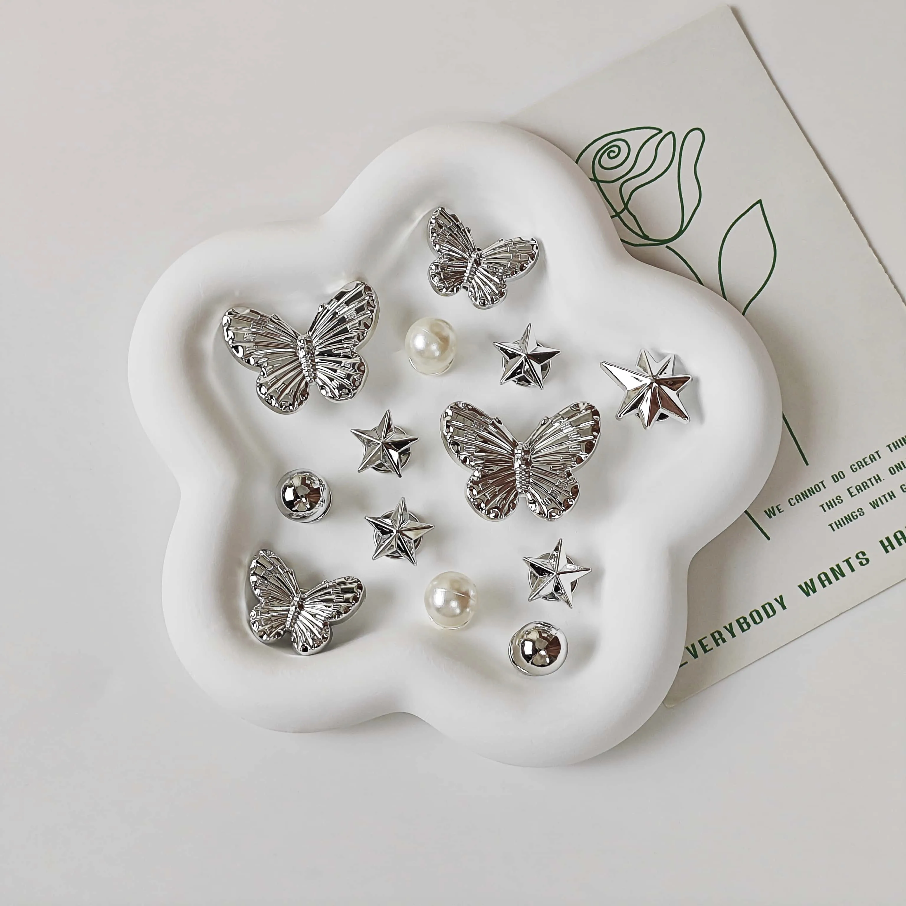 13Pcs DIY Shoe Decoration Charms, Shiny and Fashionable Shoe Accessories for Girls, Suitable for Clogs, Removable Shoe Decorations