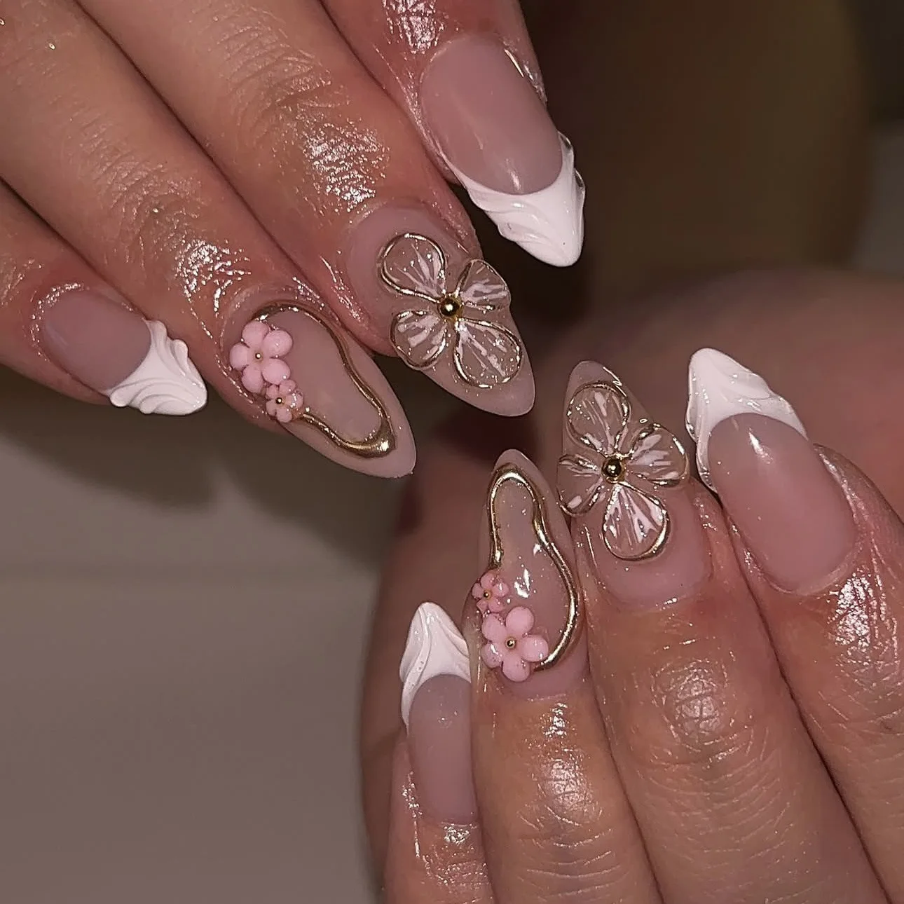

24PCS French Style Wearing Nail with Three-dimensional Gilded Flower Flower Nail Patch Press on Nails Detachable Fake Nail Tip