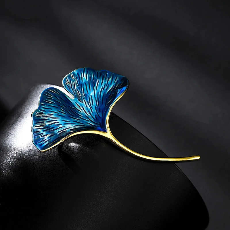 Creative Ginkgo Leaf brooch for Women Korean Fashion Simple Pin Personalized Luxury Design Metal Brooch Jewelry Gifts