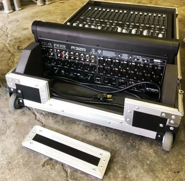 Live Digital Mixer Flight Case – Stackable Ball Corners, Aluminum Edges & Thick Foam Padding for Maximum Equipment Protection