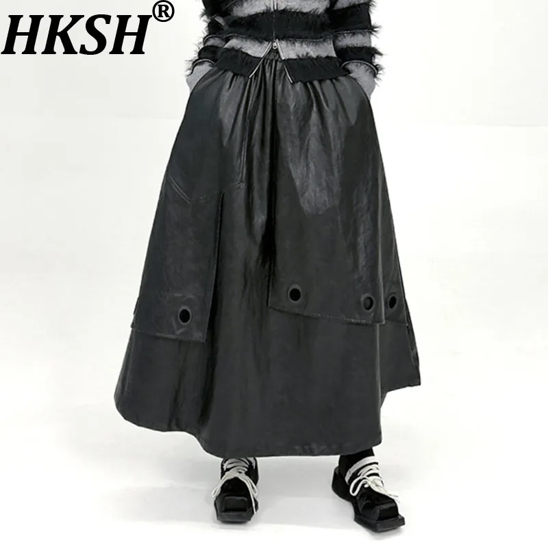 

HKSH 2026 Spring Autumn New Women Skirt PU Leather Elastic Waisted Asymmetric A-line Pleated Dark Stylish Elegant Skirts HK17477