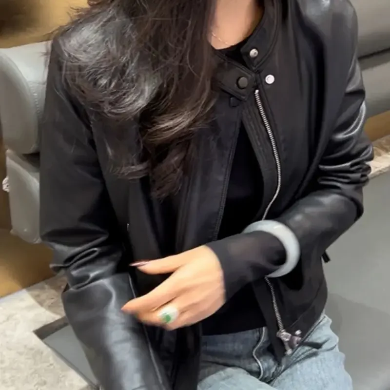 Burst Round Neck Shoulder Pad Leather Jacket Women Short 2025 Spring New Fashion Casual Small Motorcycle Simple Zipper Jacket