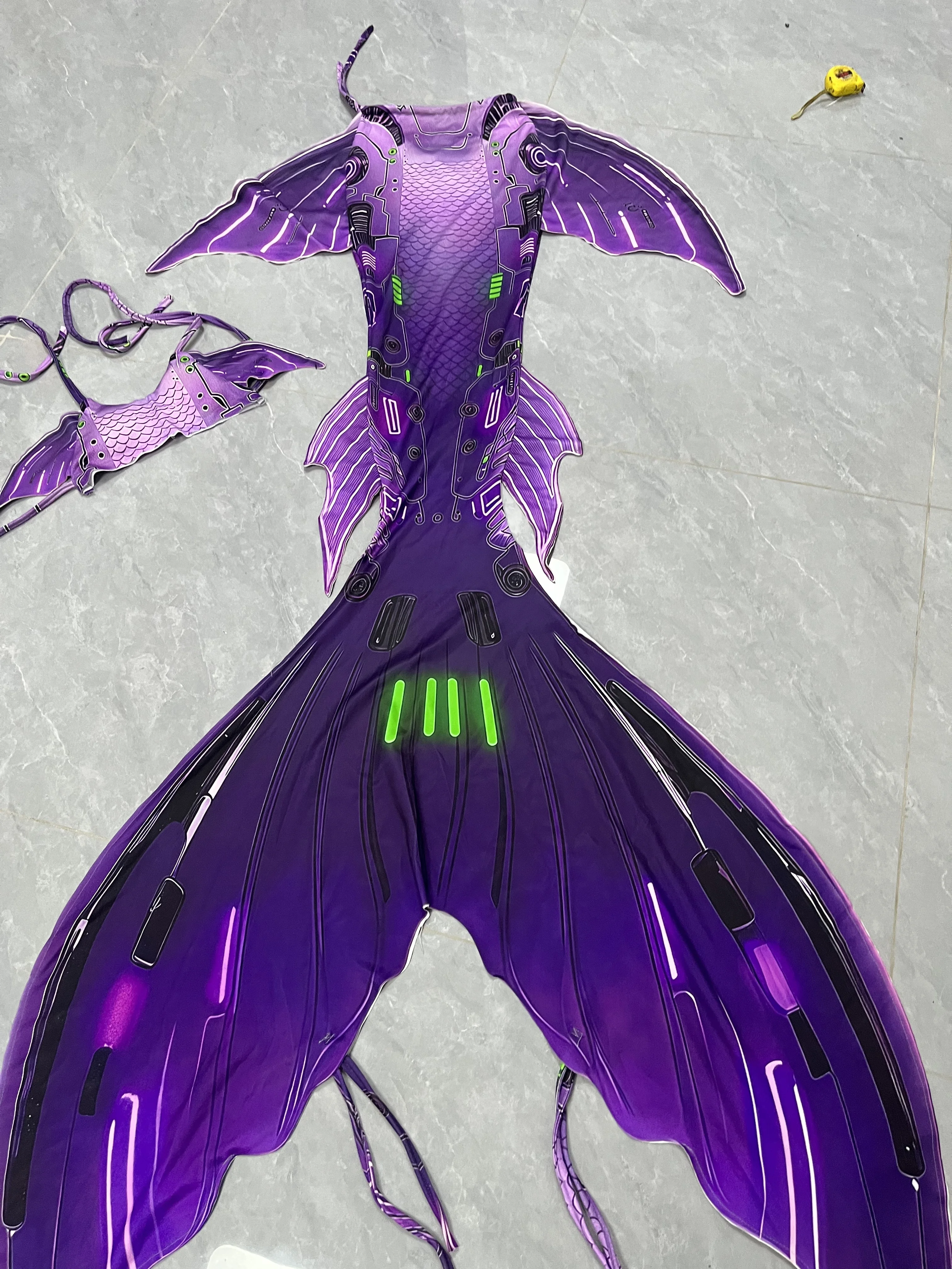 

Colourful Mermaid Tail Costume Hand-Stitched Professional Swimwear Suitable For Aquarium Performances And Underwater Photography