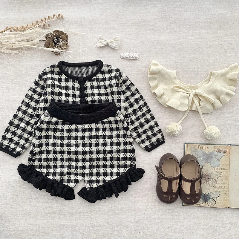 

Autumn Infant Kint Set Baby Girls Clothes Suit Knit Plaid Cardigan Top+Ruffled PP Shorts +Shawl 3Pcs Toddler Girls Sweater Sets