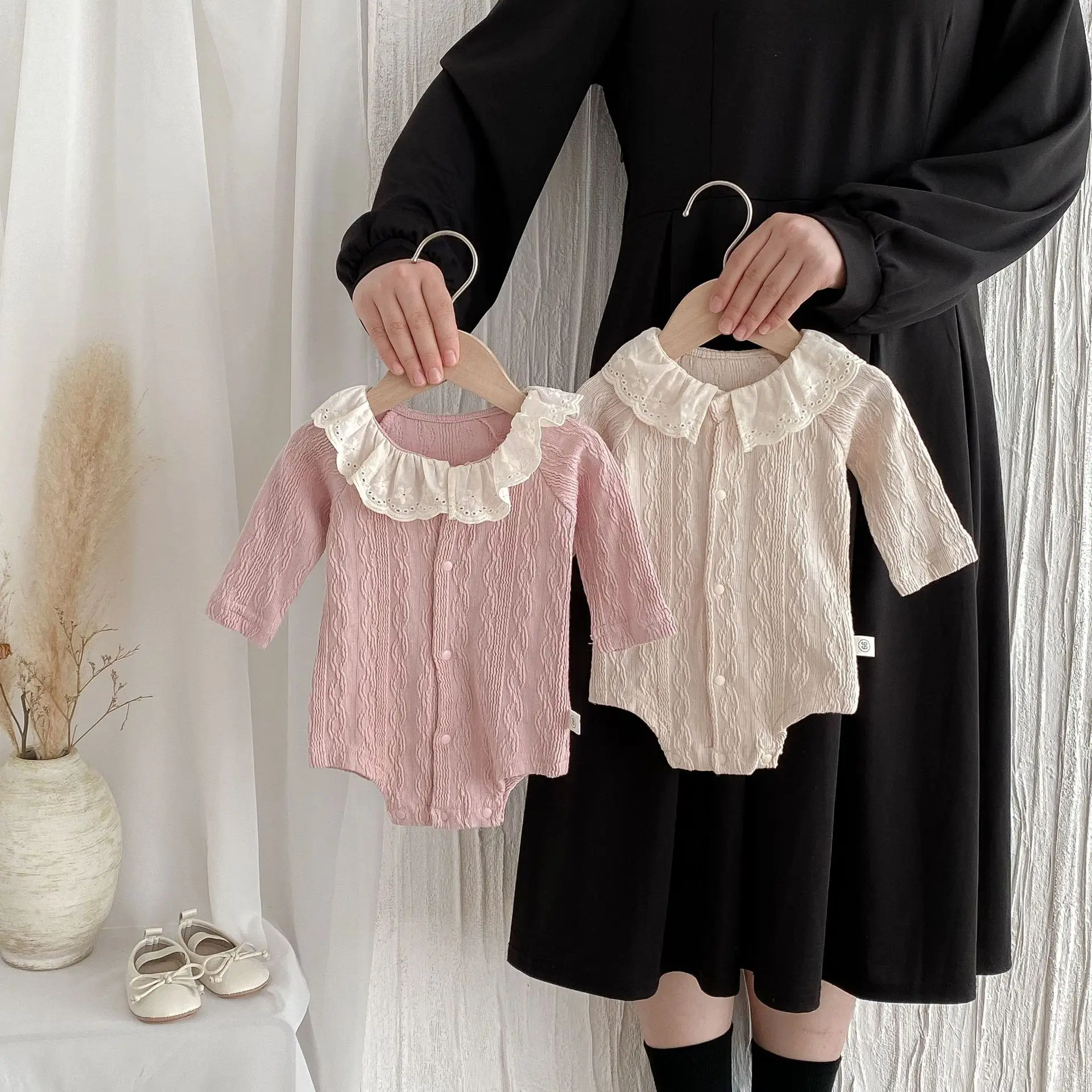 

2025 Autumn New Baby Girl Lace Collar Bodysuit Newborn Toddler Long Sleeve Cotton Jumpsuit Infant Girl Cute Princess Clothes