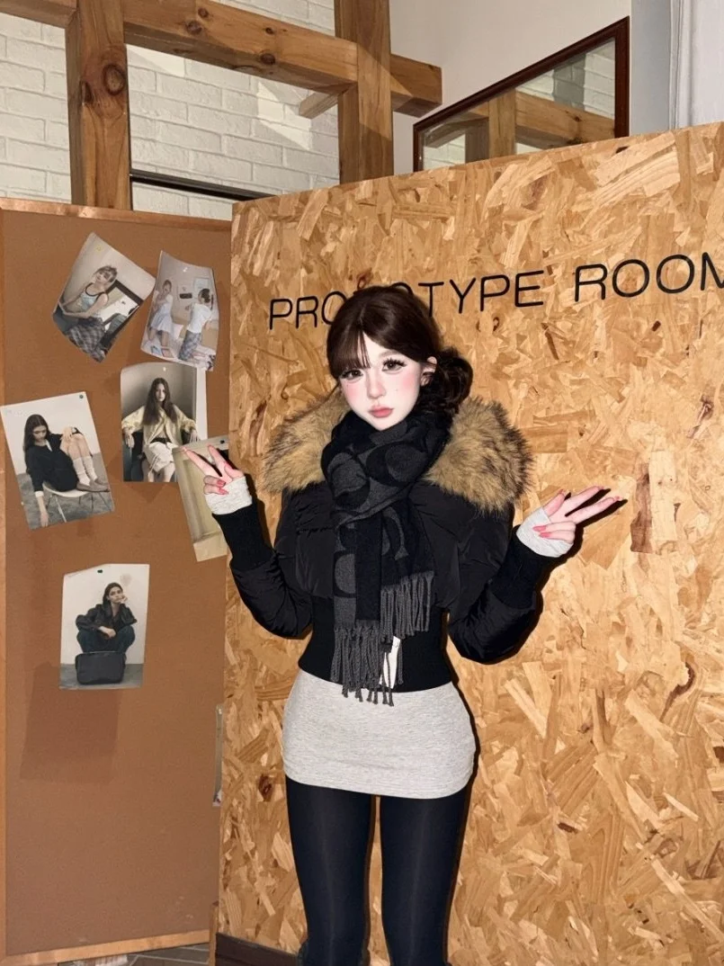 

Утепленная пуховая куртка с большим меховым воротником и поясом на талии, осенне-зимняя новинка от Xiaoyang Home Fashion для женщин