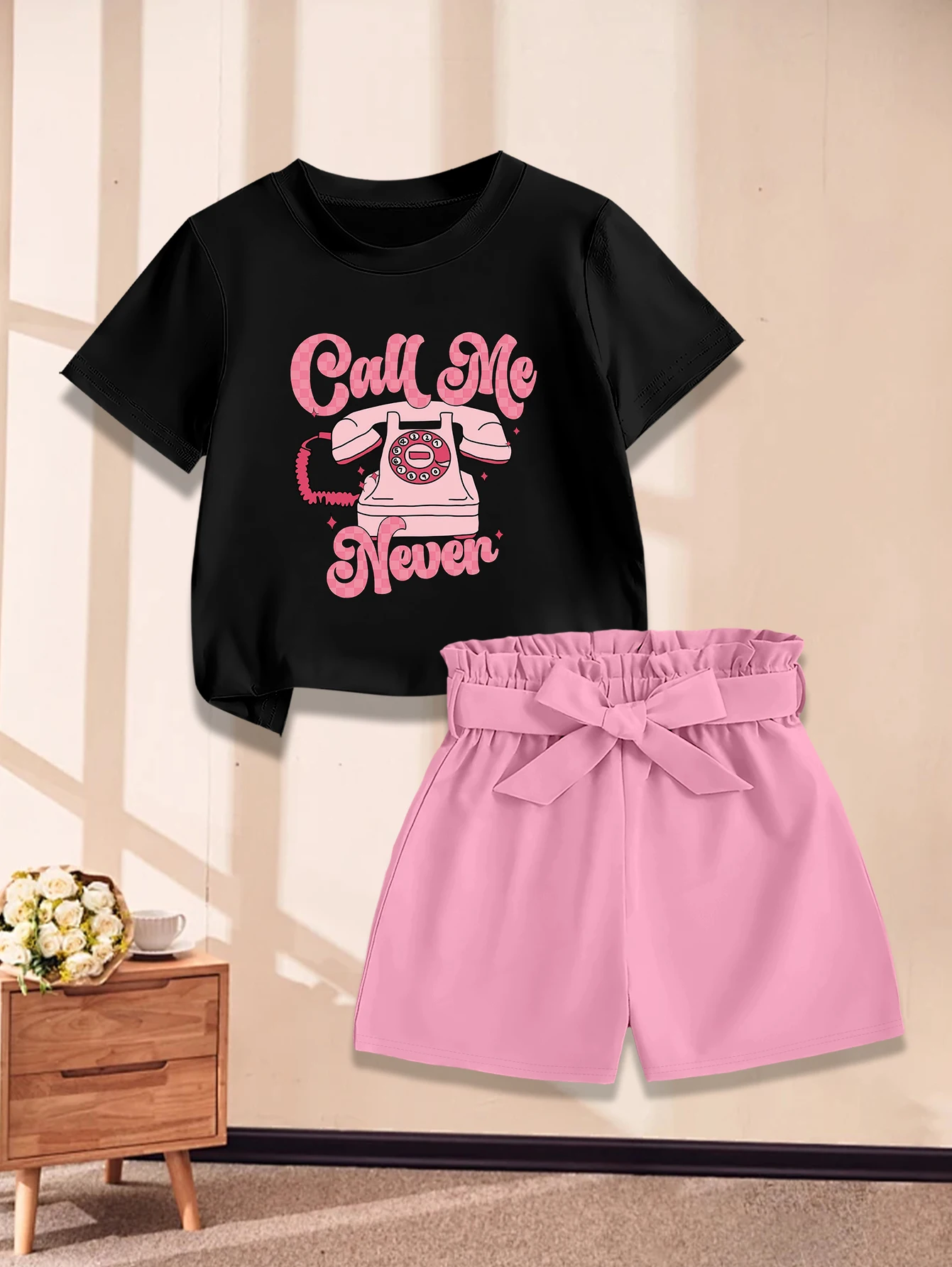 conjunto-de-2-pecas-shorts-de-verao-com-estampa-de-telefone-de-desenho-animado-laco-tecido-doce-e-fofo-para-meninas