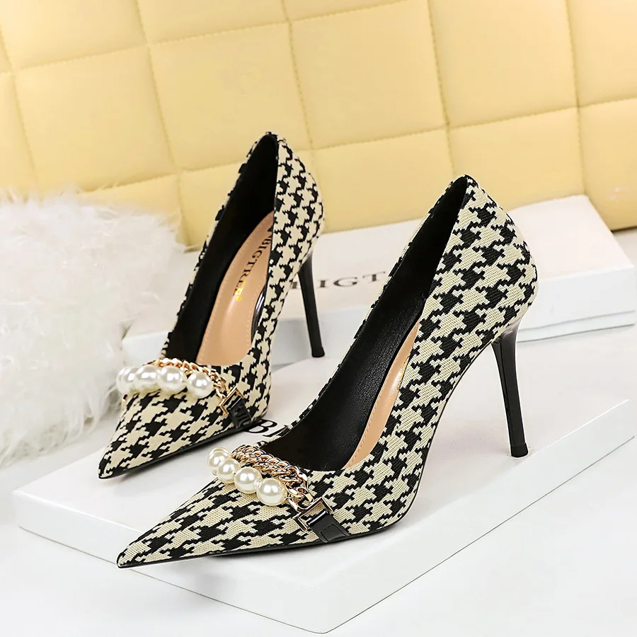 

Wind Houndstooth Slim High Heel Shallow Mouth Pointed Pearl Chain Plaid Women's Single Wedding Shoes Women Pumps туфли женские