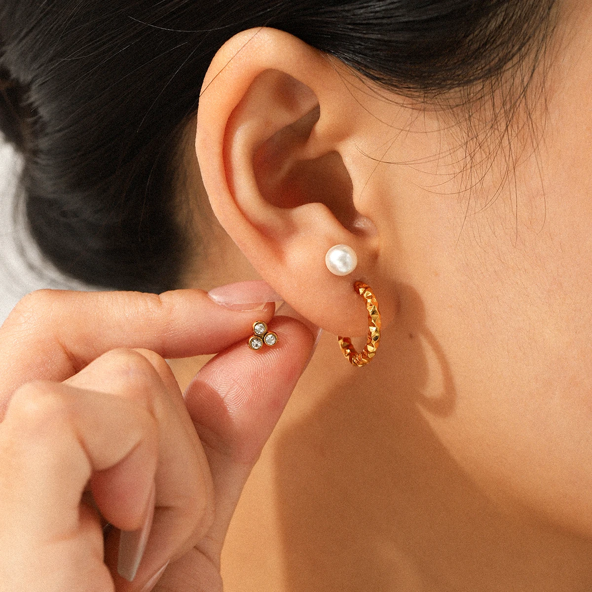 

Classic Fashion Instagram Style Daily Wearing Small Earrings Women's Stainless Steel Zircon Earrings Wedding Gift Bridal Jewelry