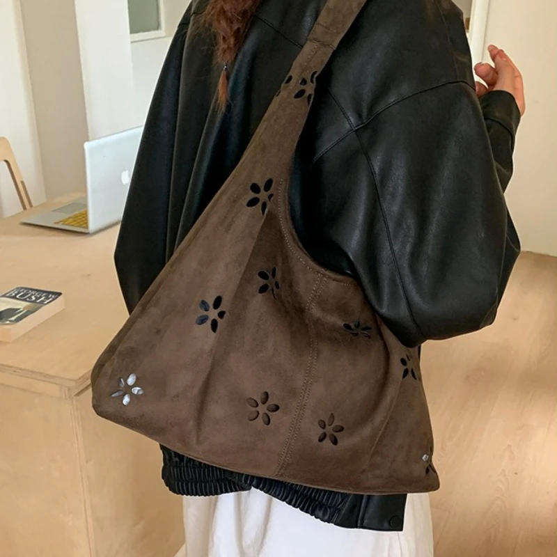 

Designer Suede Tote bag Autumn Retro Single Shoulder Large Women's Hobo bag Original hollowing out Handbag
