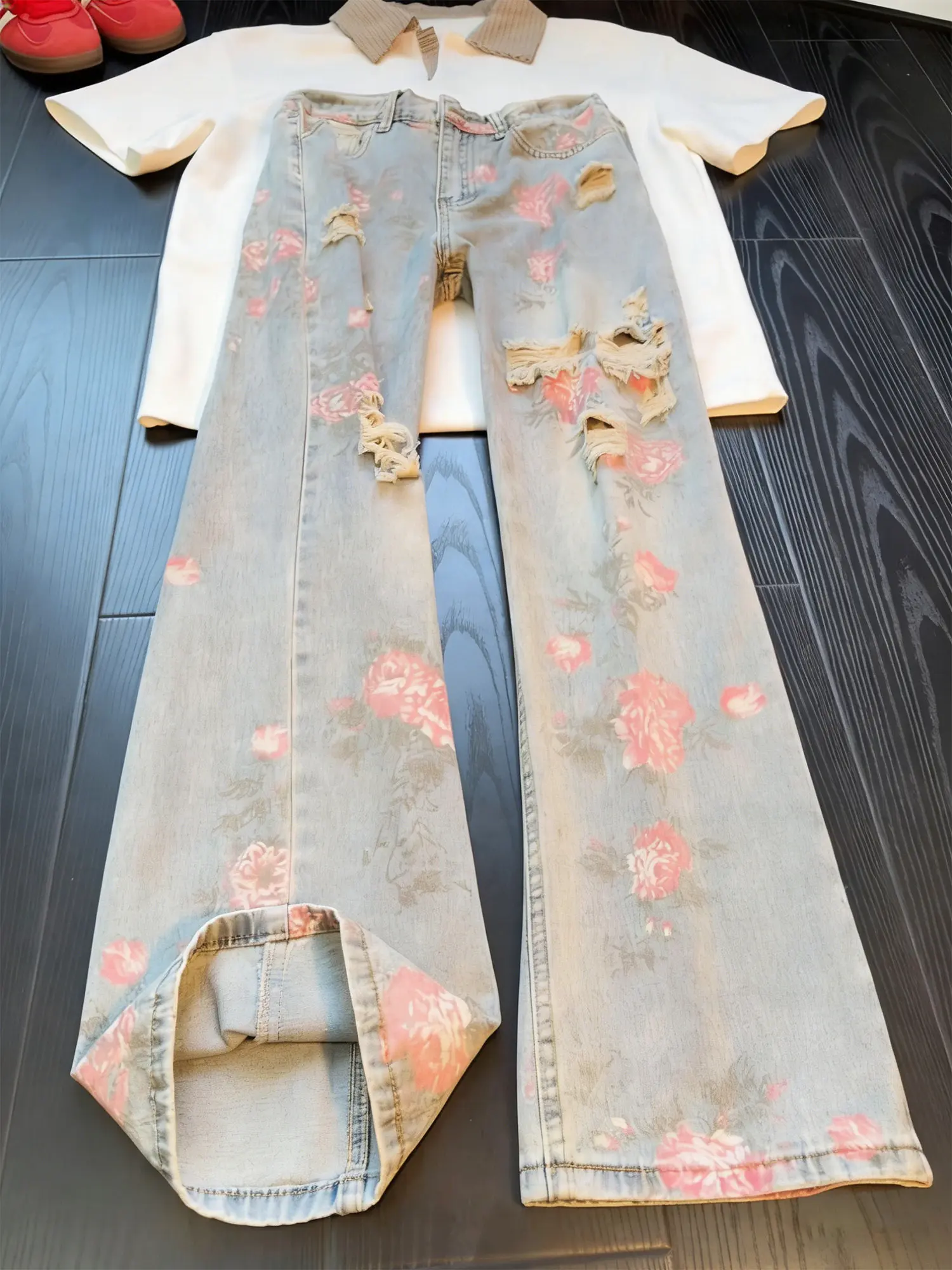 Calça Jeans Estilo Americano com Estampa Floral e Rasgos, Unissex, Cintura Alta, Perna Reta, Efeito Emagrecedor, Verão, Micro Flare