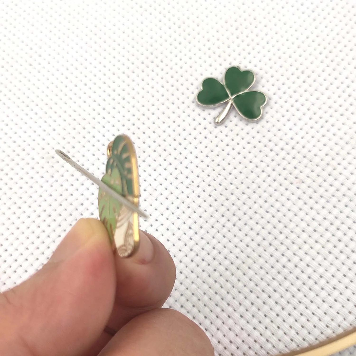 Needle Minder Magnetic Needle Holder for Embroidery Needlework, Green Plant Shamrock Needle Nanny Sewing Magnet for Cross Stitch