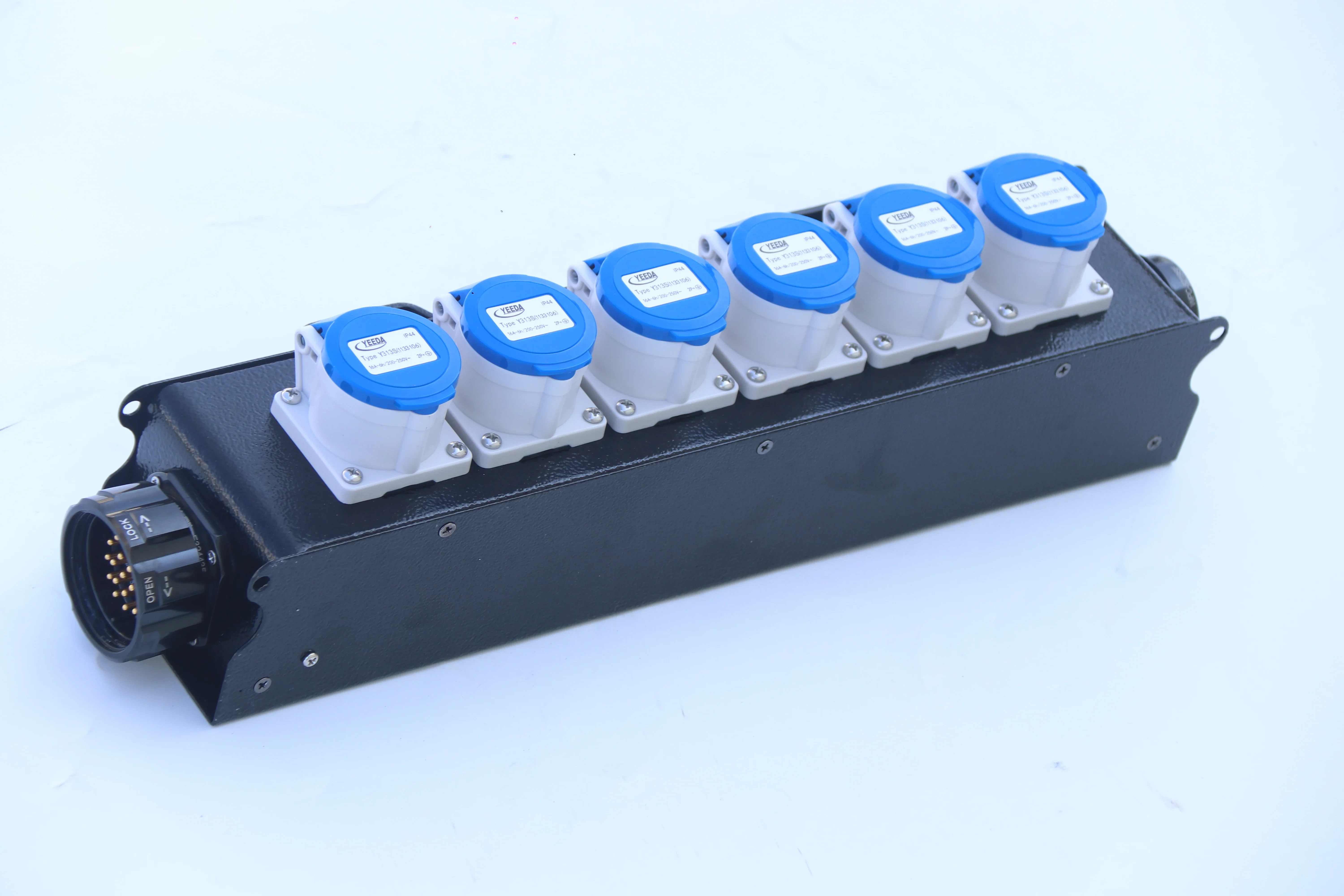 2026 Socapex إلى CEE Box معدات توزيع الطاقة 16A 230V CEE Power Box