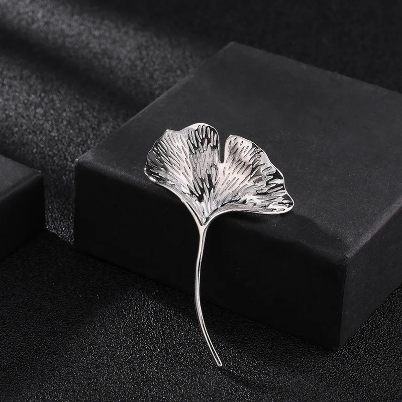 Elegante Metall-Ginkgoblatt-Broschen für Frauen, Hochzeit, Party, Blumen-Corsage, modische Anstecknadeln, Abzeichen, Zubehör, Remiel – Detail 4
