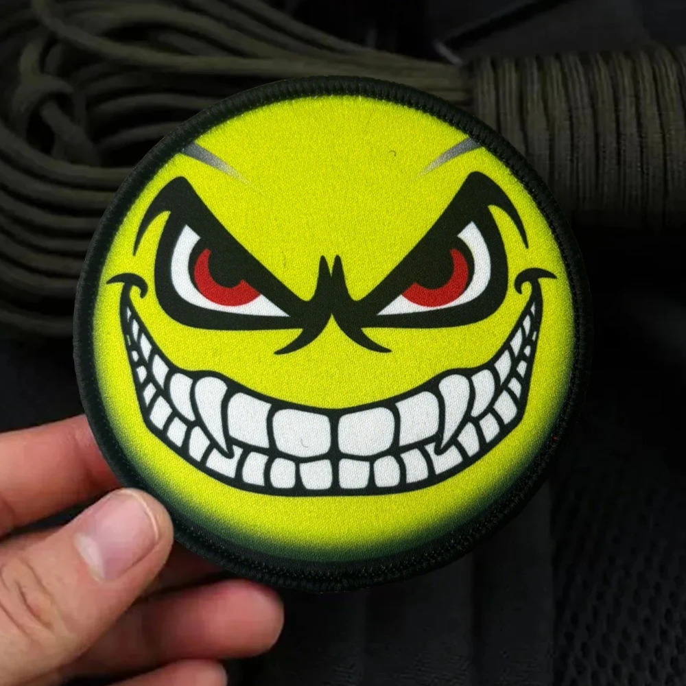 Parche táctico velcro smiley malvado – Moral para mochila y equipo - imagen 5