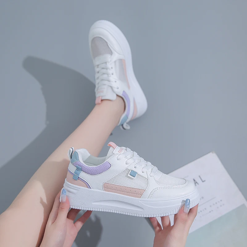 Zapatos deportivos informales para mujer en primavera de 2021, nuevos zapatos de tabla con temperamento transpirable y de moda, zapatos blancos de moda