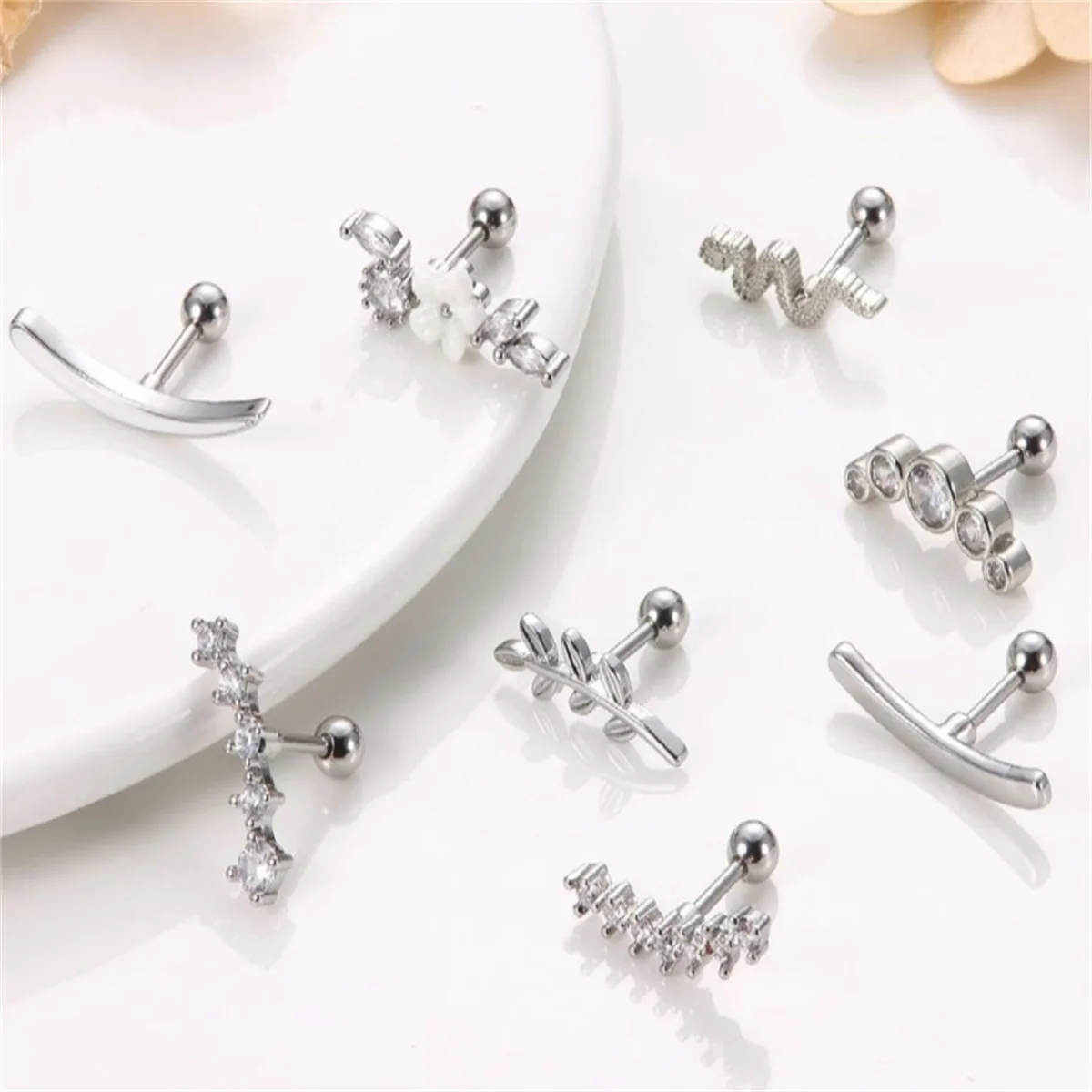 1/4/6/8Pcs 16G Stainless Steel Screw Back Stud Earrings for Women,Cubic Zerconia Cartilage Conch Helix Ear Piercing Jewelry