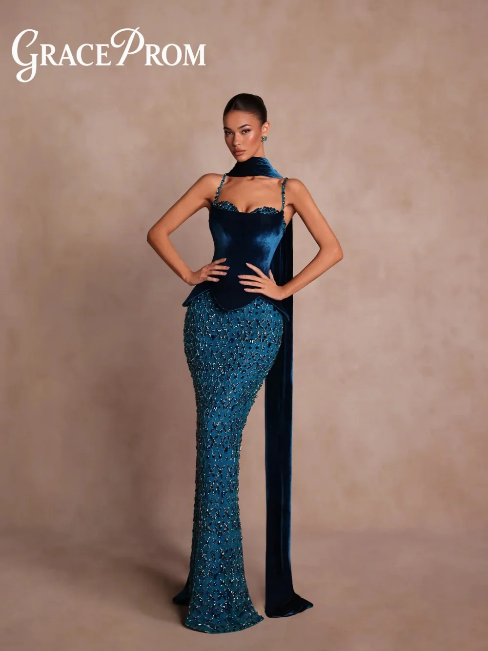 

GraceProm Glamorous Spaghetti-Strap Evening Dress Velvet-Accent Carpet Gown Stylish A-Line Floor-Length Party Gown فساتين سهرة