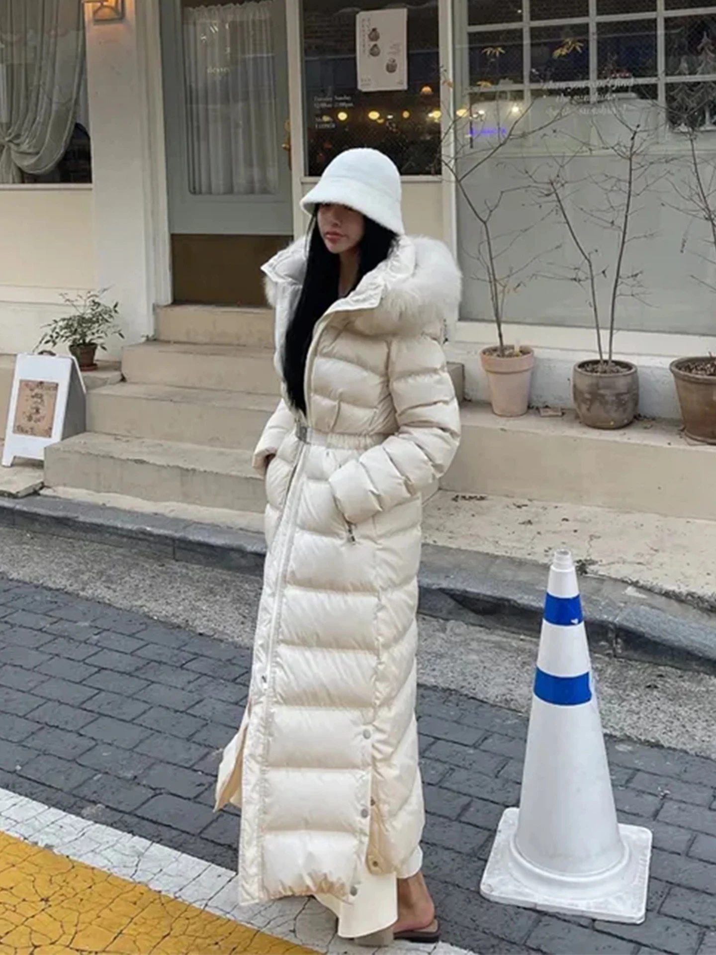 เสื้อโค้ทกันหนาวทรงยาวสำหรับผู้หญิง สีขาว ขนเป็ดแท้ อุ่นสบาย กระชับเอว สไตล์เกาหลี เหมาะสำหรับใส่ไปทำงาน แฟชั่น ผ้าไนลอน