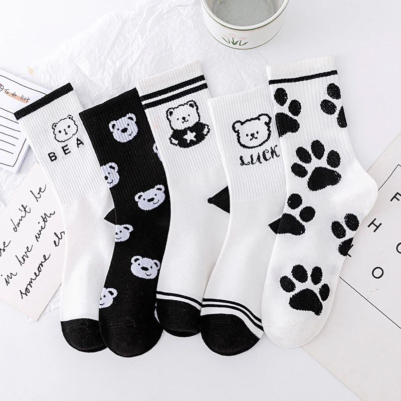 

1pair Women Cotton Socks Women's Simple Middle Tube Socks Black And White Theme Breathable Sweat-Absorbing Socks Street Socks