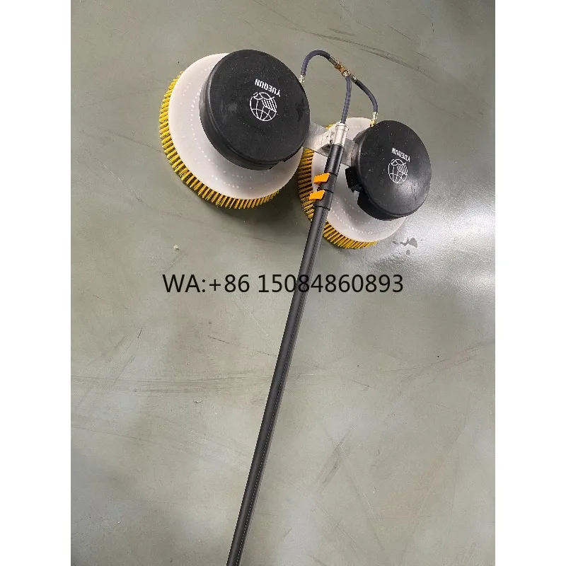 Semi Auto Solar PV Robot, Water Saving Design, Lightweight Alloy Body with Simple Remote Control for PV Cleaning
