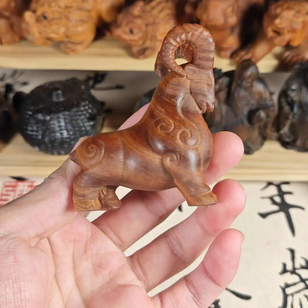 Hand‑Carved Goat Figurine, Solid Wood Hand Piece, Pocket Worry Craft, Mini Animal Sculpture, Home Desktop Small Ornament
