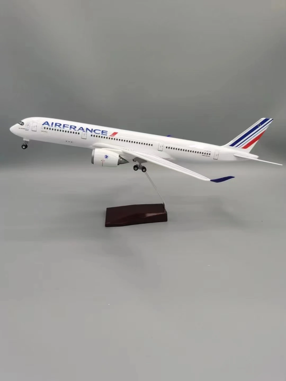 

Model Building Kits Plane Toys Air France 47cm Toy Model Aircraft A350 Air France Airbus Led Light DieCasting Machine Collected
