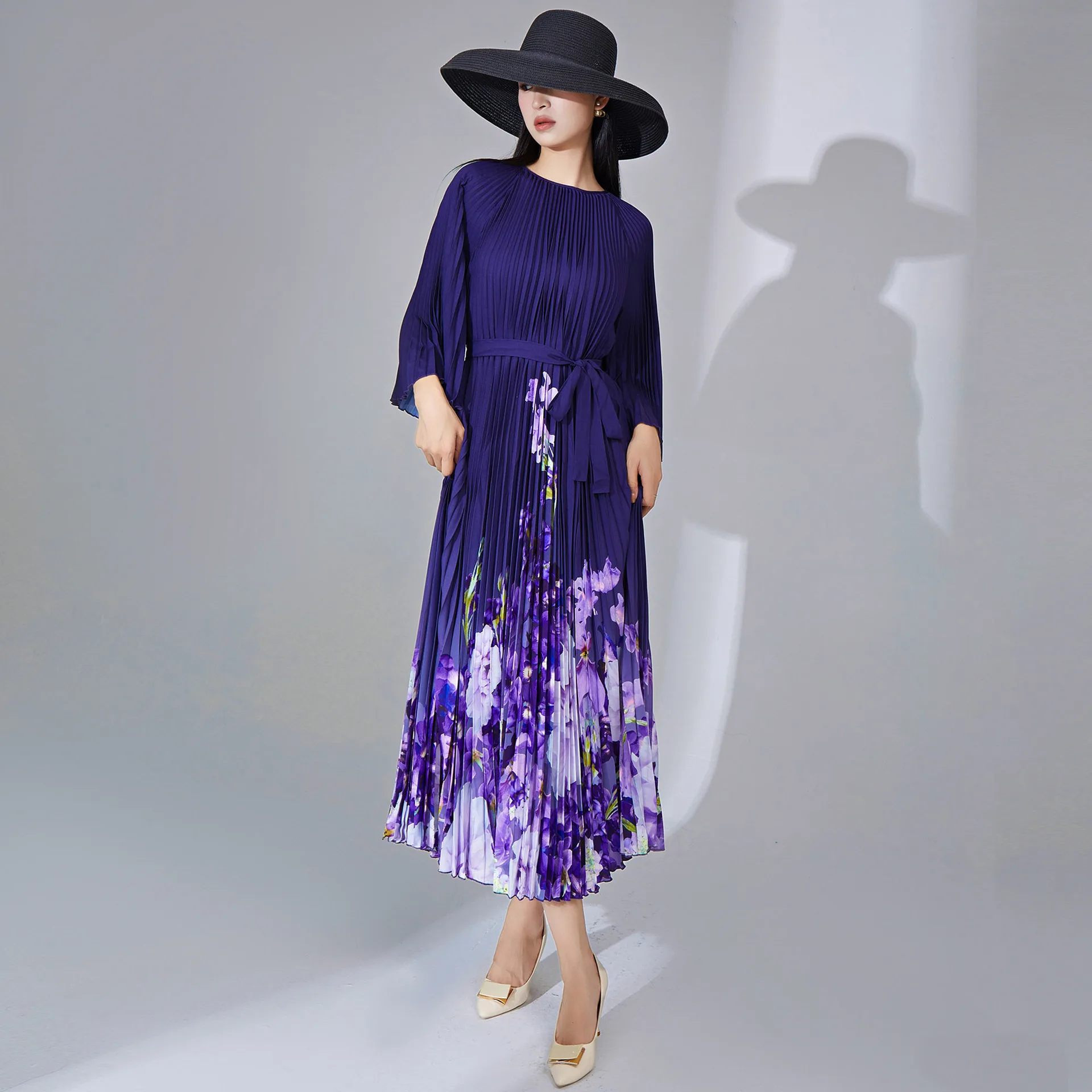 

Pleated Women's High-end Dress with Loose Round Neck Tie Up Print, Elegant Temperament, Versatile and Noble Long Skirt