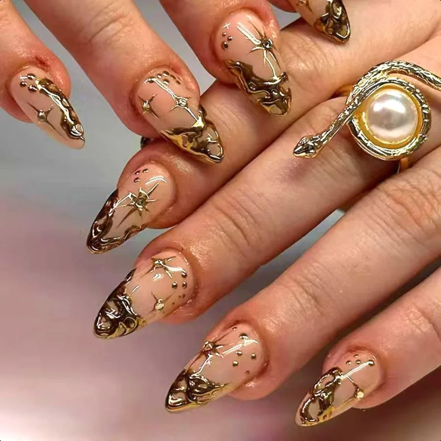 

Gold French Tip Pr on Nails Short Almond Fake Nails Nude False Nails With 3D Gold Irregularity Design Chrome Glue on Nails Glos