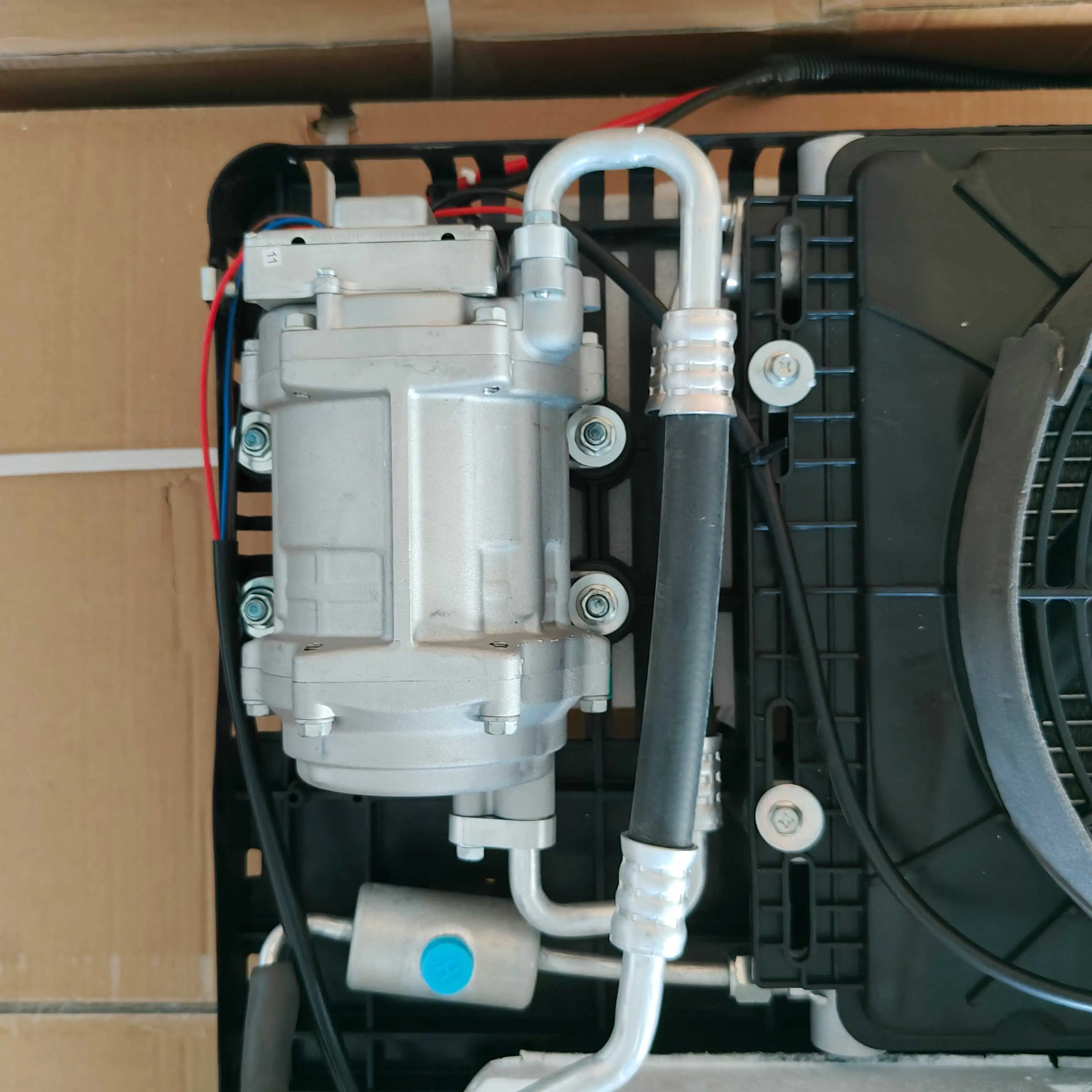 مكيف هواء محمول للسيارة 12 فولت/24 فولت مع ضاغط ومروحة سبليت لوقوف السيارات الكهربائية نظام التيار المتردد مثبت على النافذة