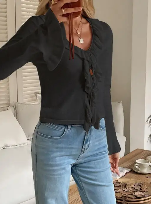 Elegante Herbst- und Winterbluse mit Rüschenbesatz für Damen – ausgestelltes Langarm-Strickoberteil mit V-Ausschnitt und Krawatte vorne, modische Alltagskleidung